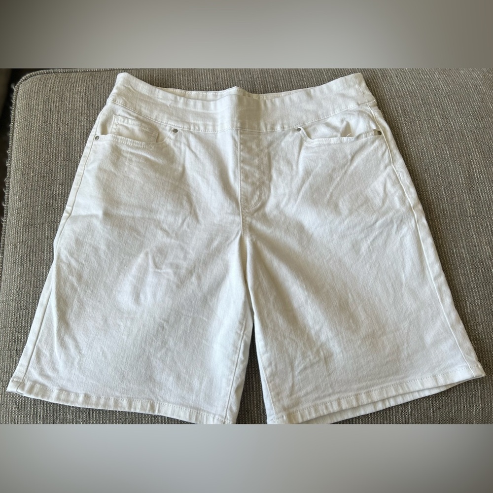 Women’s Croft and Barrow size 14 long white jeans short